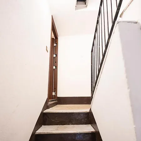 Flat In Center 2