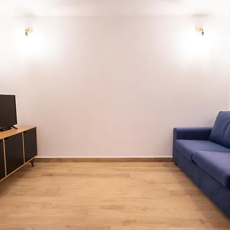 Flat In Center 2 شقة *