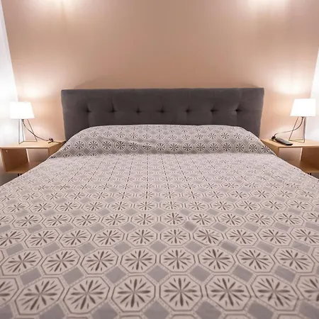 Flat In Center 2 شقة